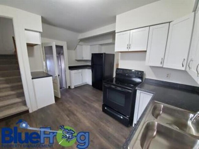 Foto del edificio - 238 W 8th Ave