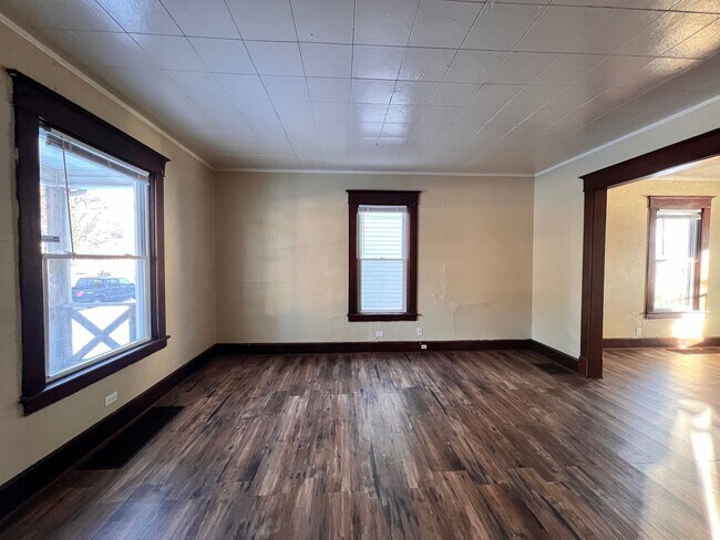 Building Photo - 3 Bedroom House