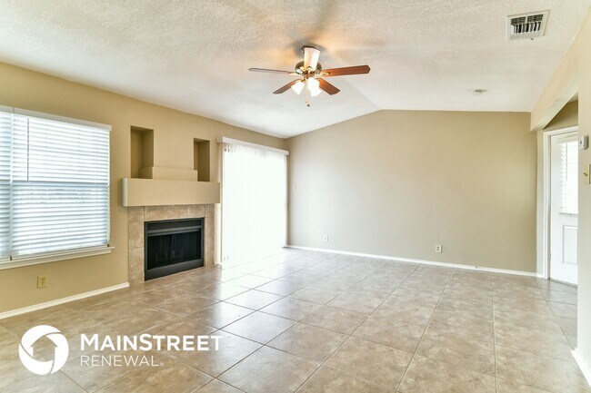 Foto del edificio - 8405 Maple Ridge Dr