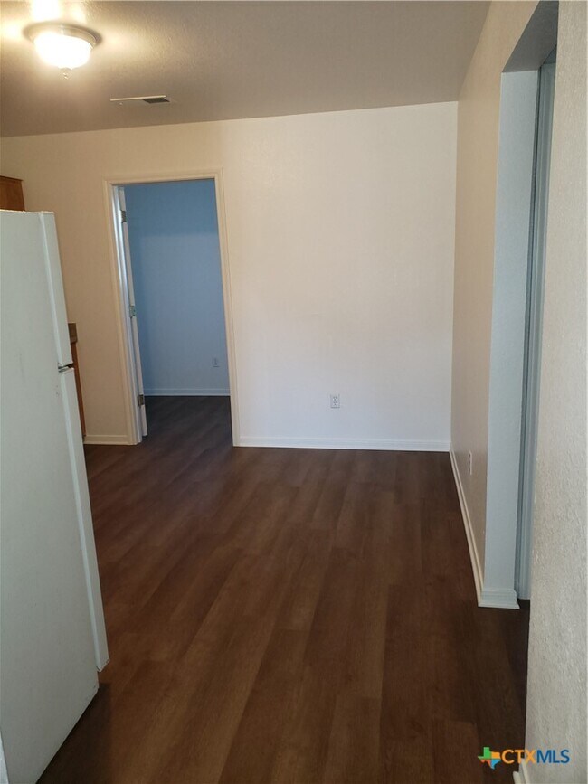 Foto del edificio - 4201 Primrose Dr