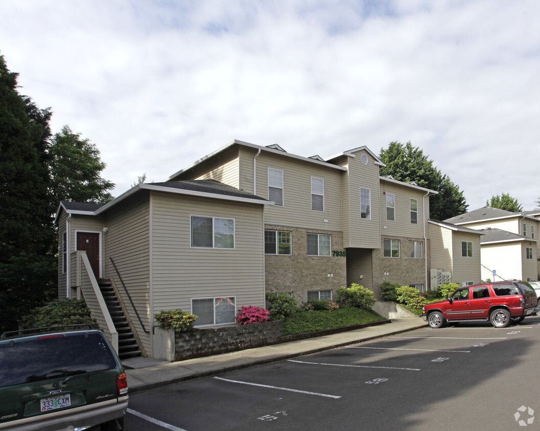 Primary Photo - Landmark Apartments