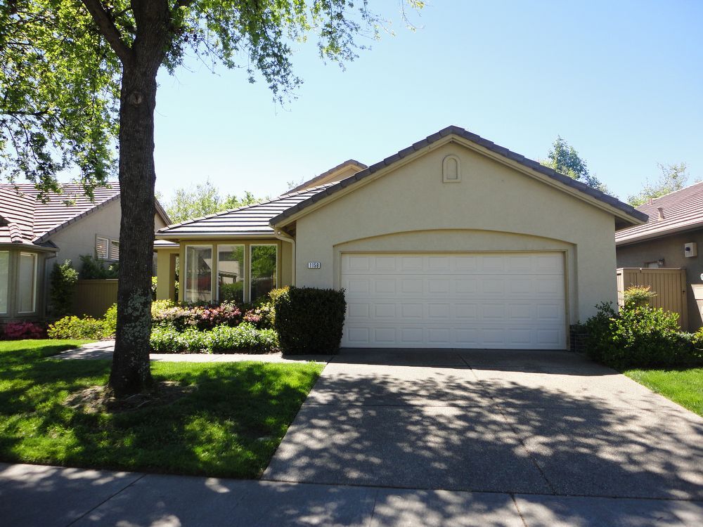 Foto principal - Coveted Single Story Beauty in the Parkway