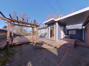 Building Photo - 3687 Sisters View Ave
