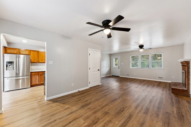 Building Photo - Mechanicsville Rental on Golf Course