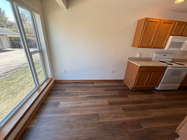 Building Photo - 8217 Mansion Hill Ave