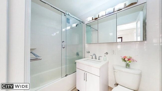 Baño - 96 Fifth Ave