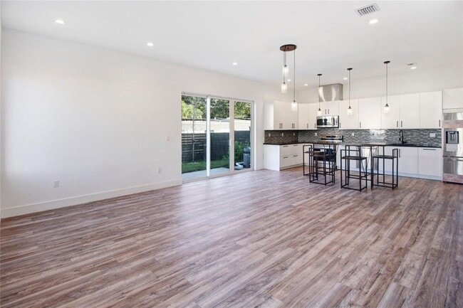 Building Photo - 2004 SW 15th Ave