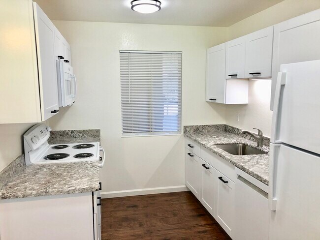 Building Photo - 810 Carlita Cir