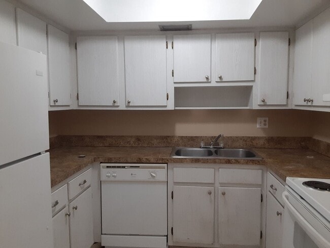 Photo - Green Tee - # 607 Apartment