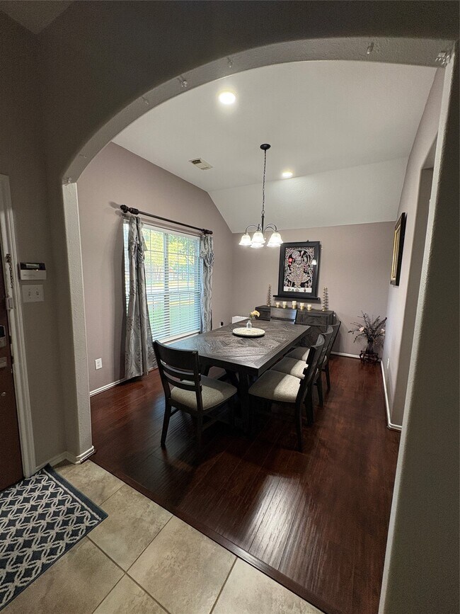 Foto del edificio - 5122 Forest Sage Ln