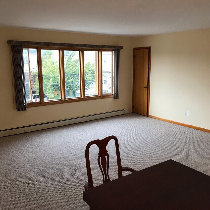 Living Room - 481 Hickory St