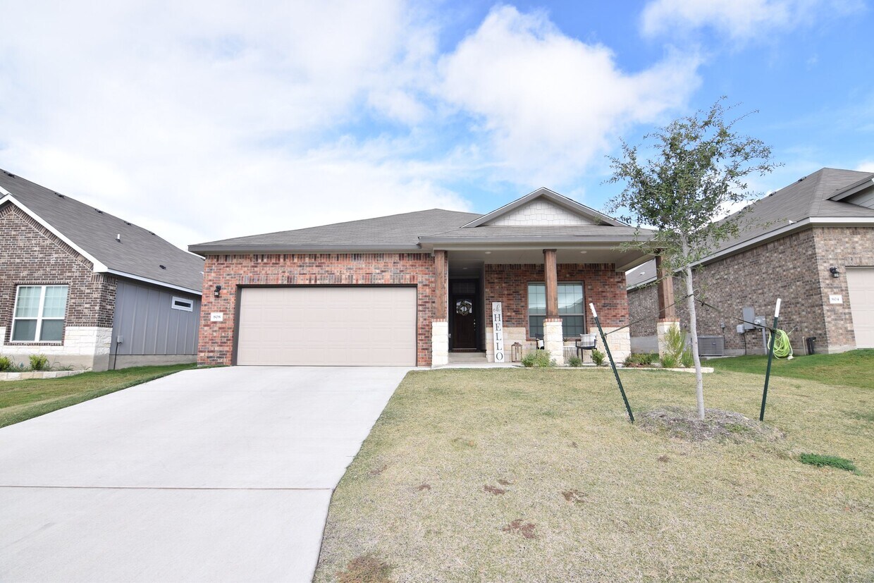 Foto principal - 808 Friar Tuck Dr