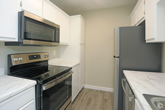 Modern Kitchen - Morgan - West End Lofts