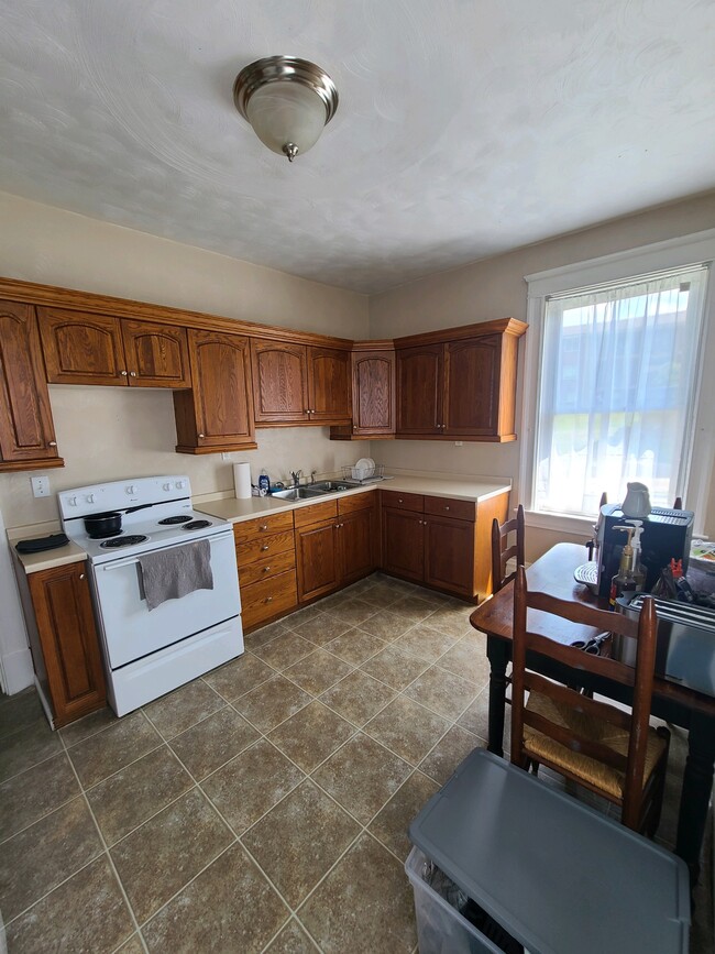 Kitchen - 430 W Otterman St