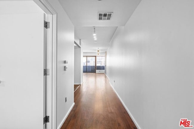 Foto del edificio - 1155 S Grand Ave