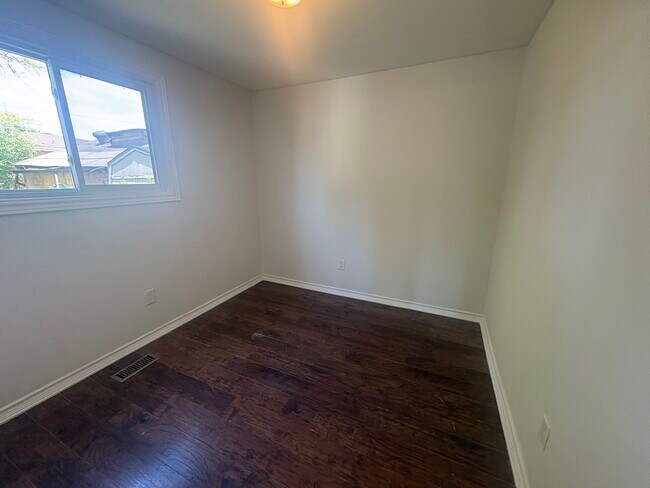 Photo du bâtiment - 3 Bedroom Unit