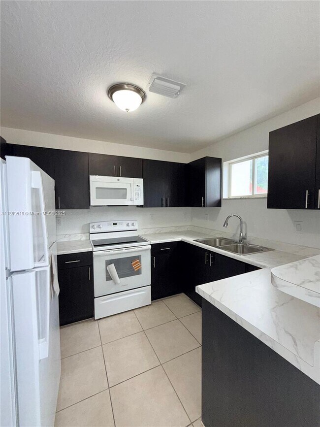 Foto del edificio - 1669 SE 9th Terrace