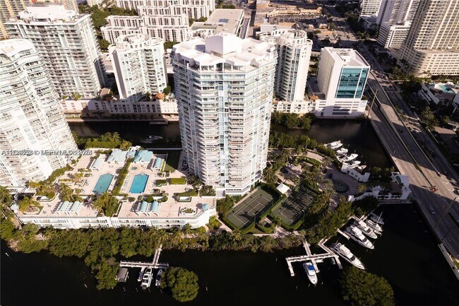 Foto del edificio - 16400 Collins Ave
