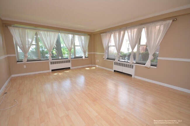 Building Photo - 145 Pinckney St