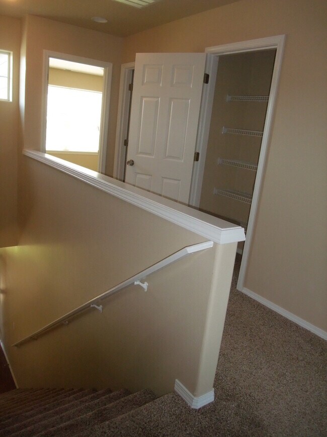 Foto del edificio - North Albany - Very Clean 5 Bedroom 2 1/2 ...