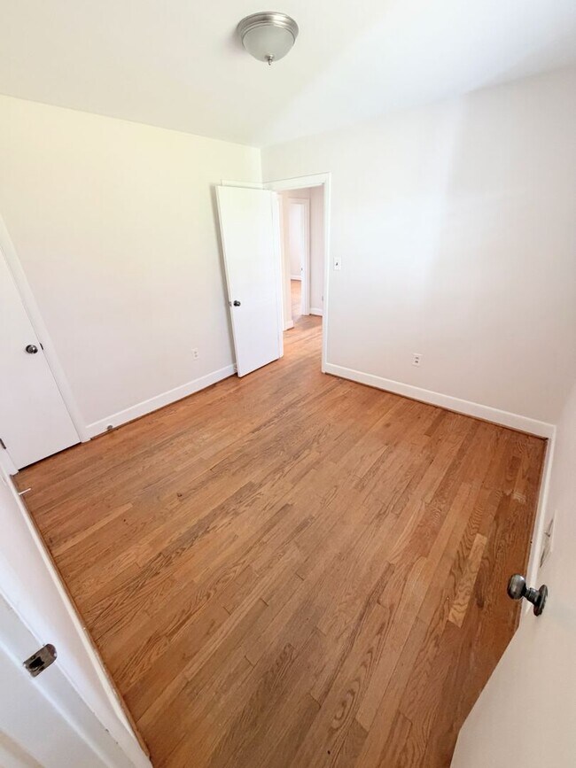 Foto del edificio - 4 Bedroom Home in Lynchburg