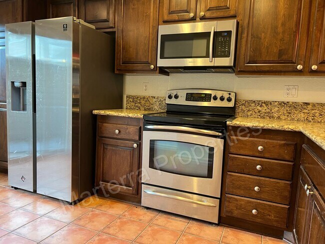 Foto del edificio - Beautiful 2 Bed/2.5 Bath Townhome