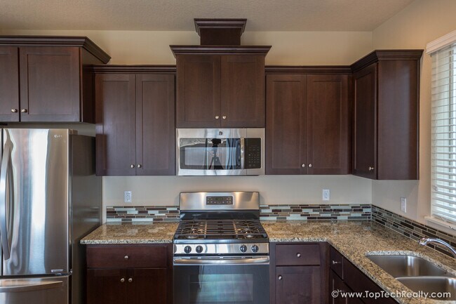 Foto del edificio - Beauiful 4 BD* 2.5 BA* Single Family Home ...