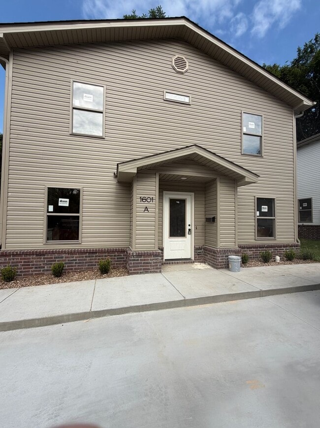 Building Photo - 1601 Orange St