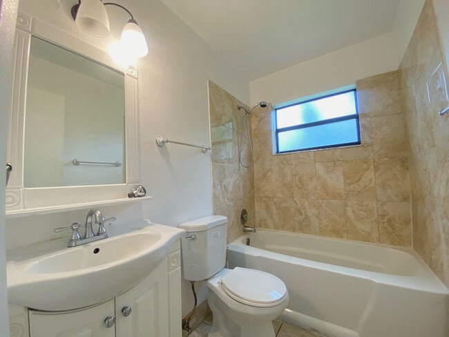 Foto del edificio - 6011 10th Ave N