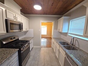 Building Photo - 210 Olive Ave