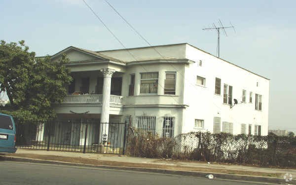 Building Photo - 800-816 E Edgeware Rd