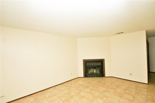 Foto del edificio - 6107 Ada Ct