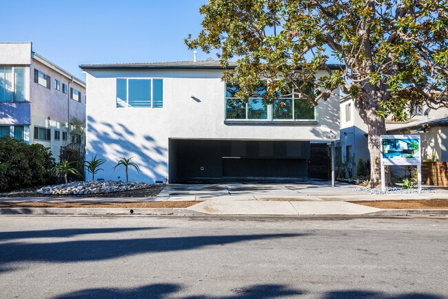 Building Photo - 1434 10th St