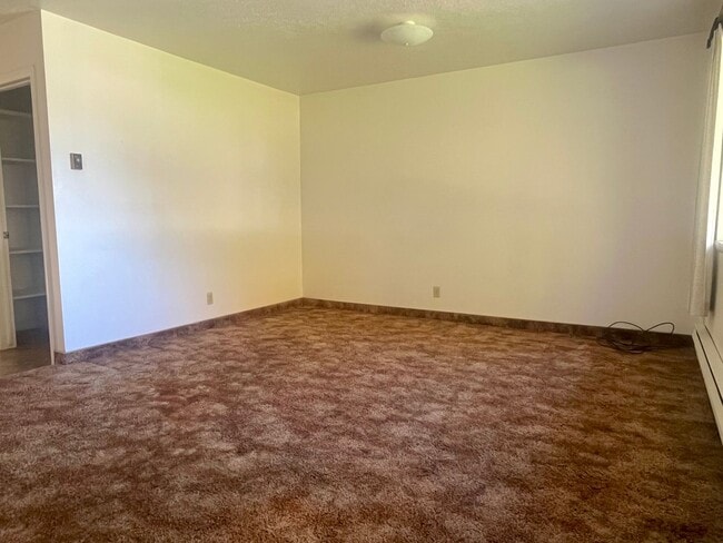 Building Photo - 110 E Main St