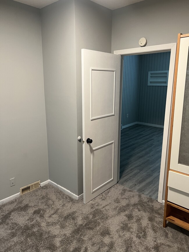 Building Photo - 4656 DuPont Ave N