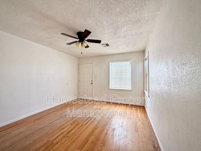 Foto del edificio - 4709 SE 27th St
