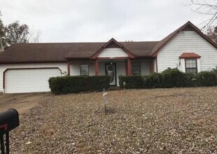Building Photo - 4551 Pine Top Cir E