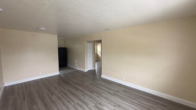 Foto del edificio - 1244 W 36th St