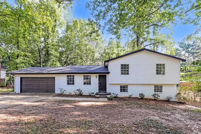 Building Photo - 203 Lucan Way