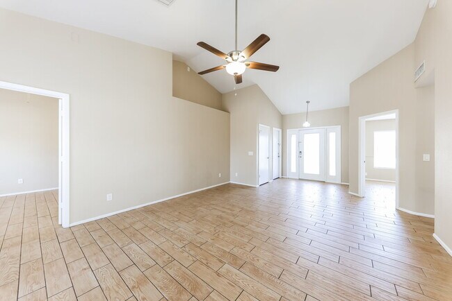 Building Photo - 10801 W Wagon Wheel Dr