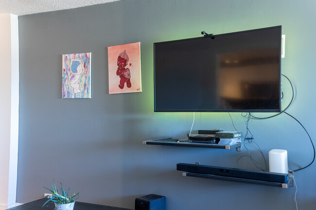 Foto del edificio - 2225 Buchtel Blvd