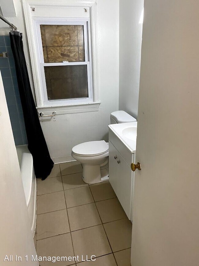 Building Photo - 3 br, 1 bath House - 20500 Lindsay