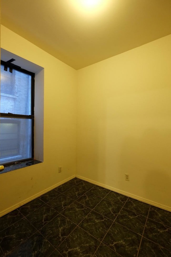 Building Photo - 254 Manhattan Ave