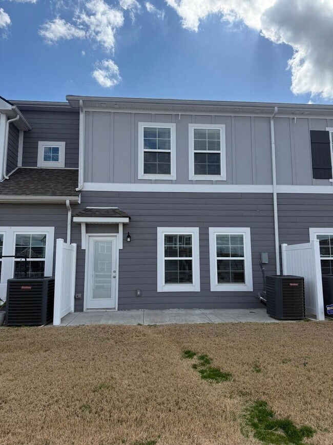 Foto del edificio - 5750 Dockside Dr