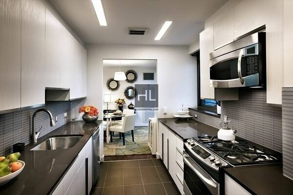 Primary Photo - 200 W 67th St