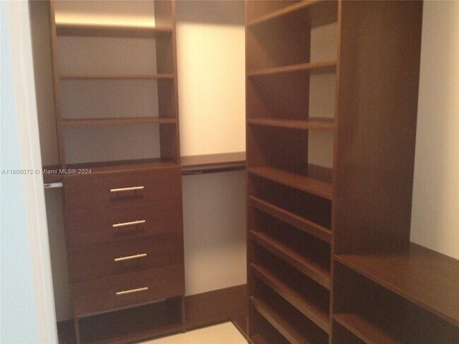 Foto del edificio - 1100 Biscayne Blvd
