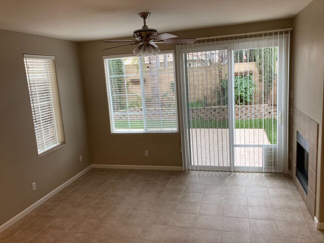 Foto del edificio - REDUCED Roseville and Ready