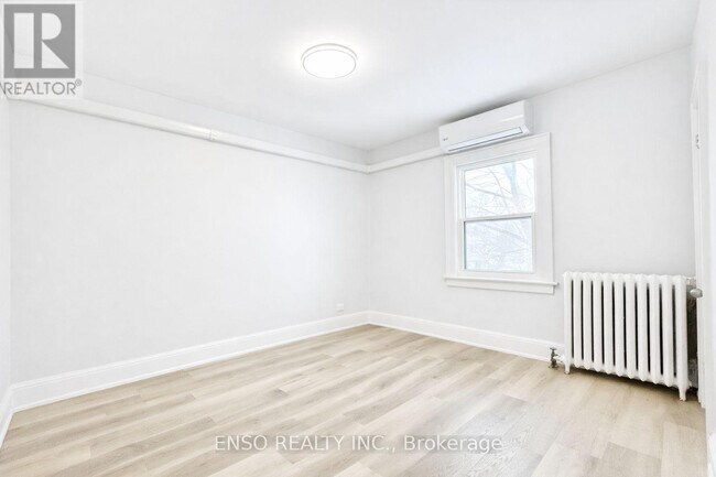 Photo du bâtiment - 5325 Van Alstyne Pl