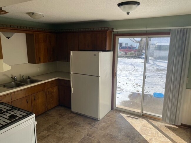 Building Photo - 7615 &amp; 7617 Walnut Ave