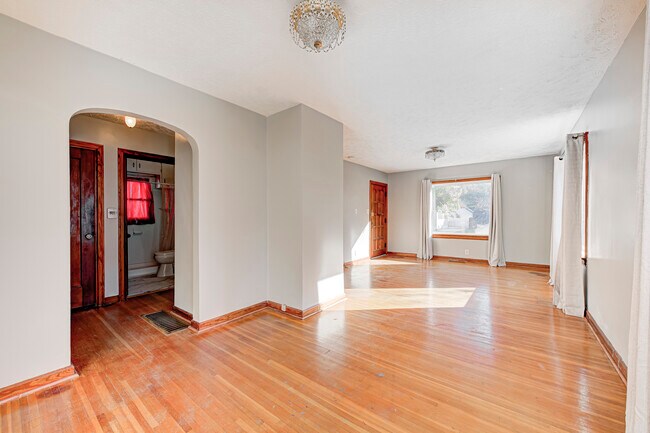 Vista del comedor a la sala de estar - 1744 N Norfolk St